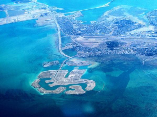 Amwaj Islands, Bahrain Giống nhưu Palm Jumeriah, quần đảo Amwaj tại Bahrain chỉ dành cho giới thượng lưu. Nó được hoàn thành năm 2006, và tiêu tốn 1,5 tỷ USD.
